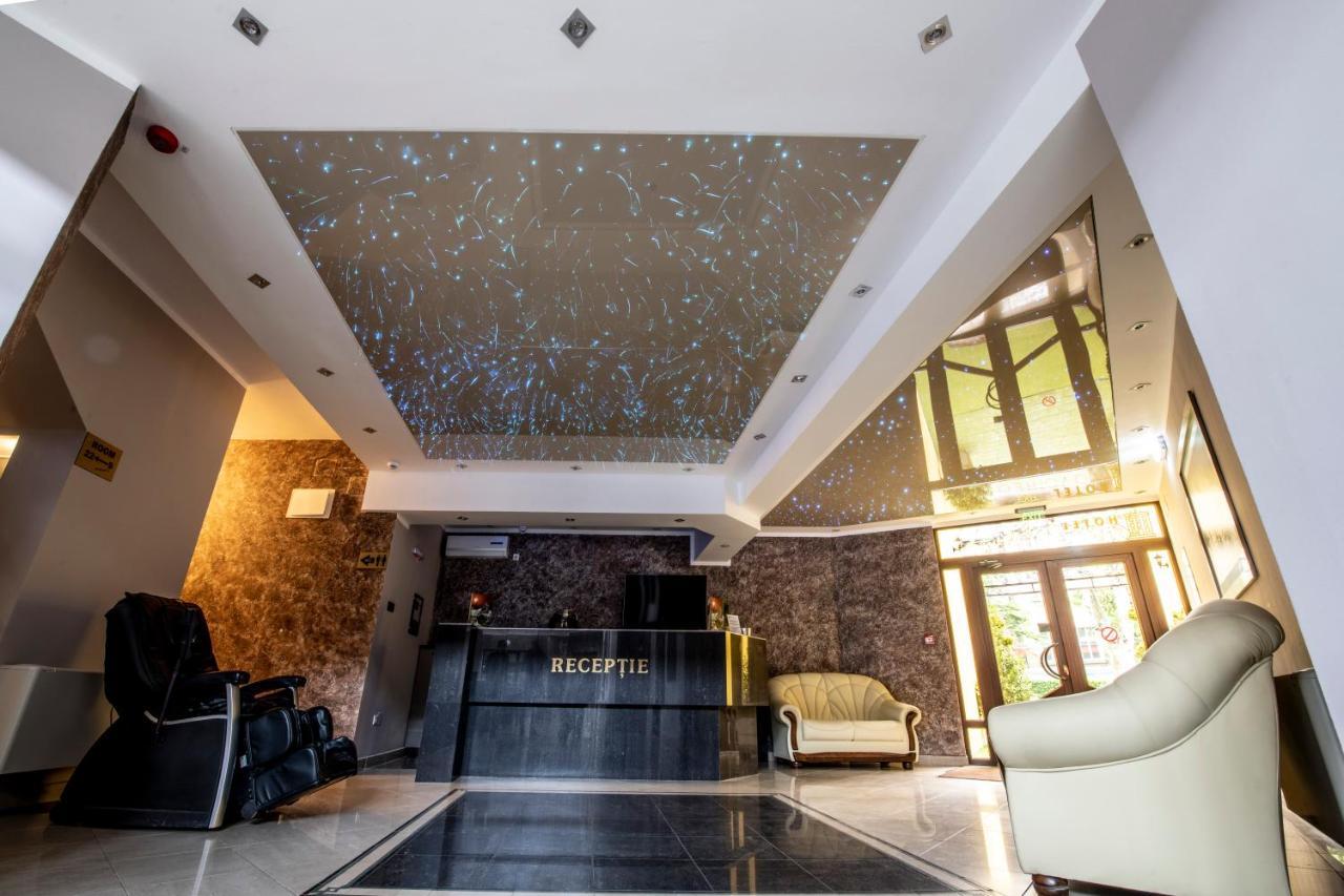 Hotel Novotheos Oradea Luaran gambar