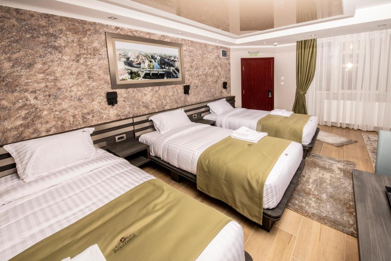 Hotel Novotheos Oradea Luaran gambar