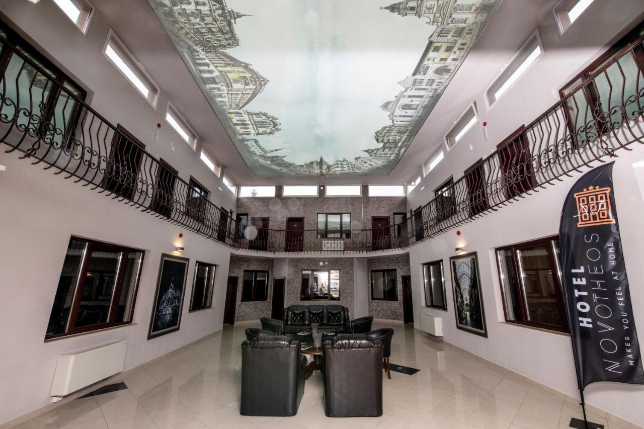 Hotel Novotheos Oradea Luaran gambar