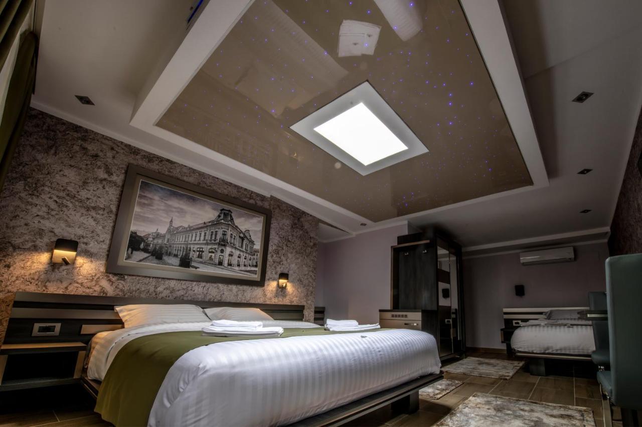 Hotel Novotheos Oradea Luaran gambar
