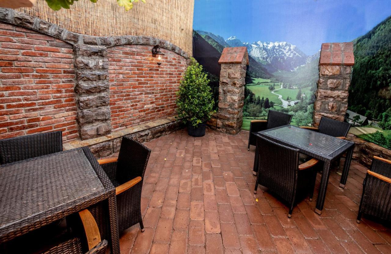 Hotel Novotheos Oradea Luaran gambar