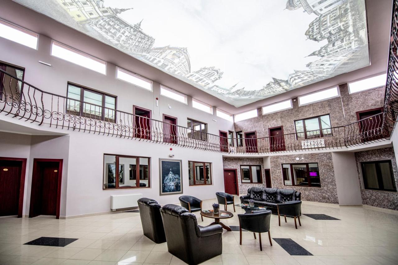 Hotel Novotheos Oradea Luaran gambar