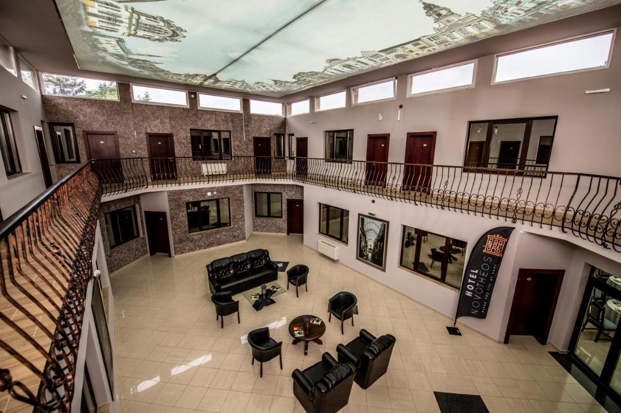 Hotel Novotheos Oradea Luaran gambar