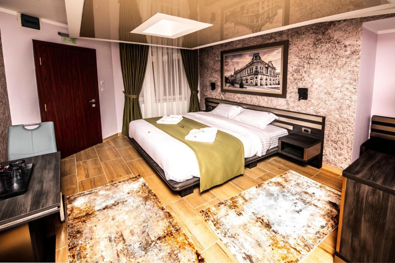 Hotel Novotheos Oradea Luaran gambar