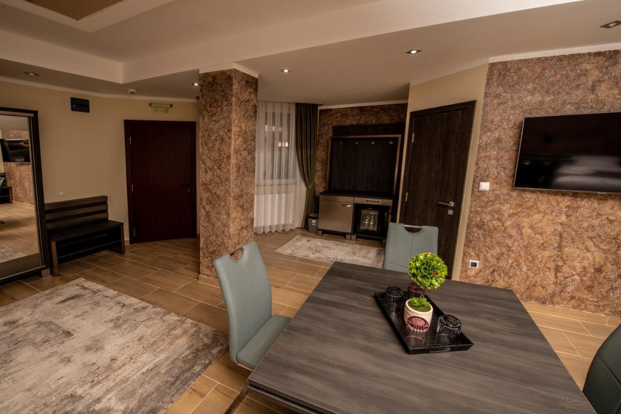 Hotel Novotheos Oradea Luaran gambar