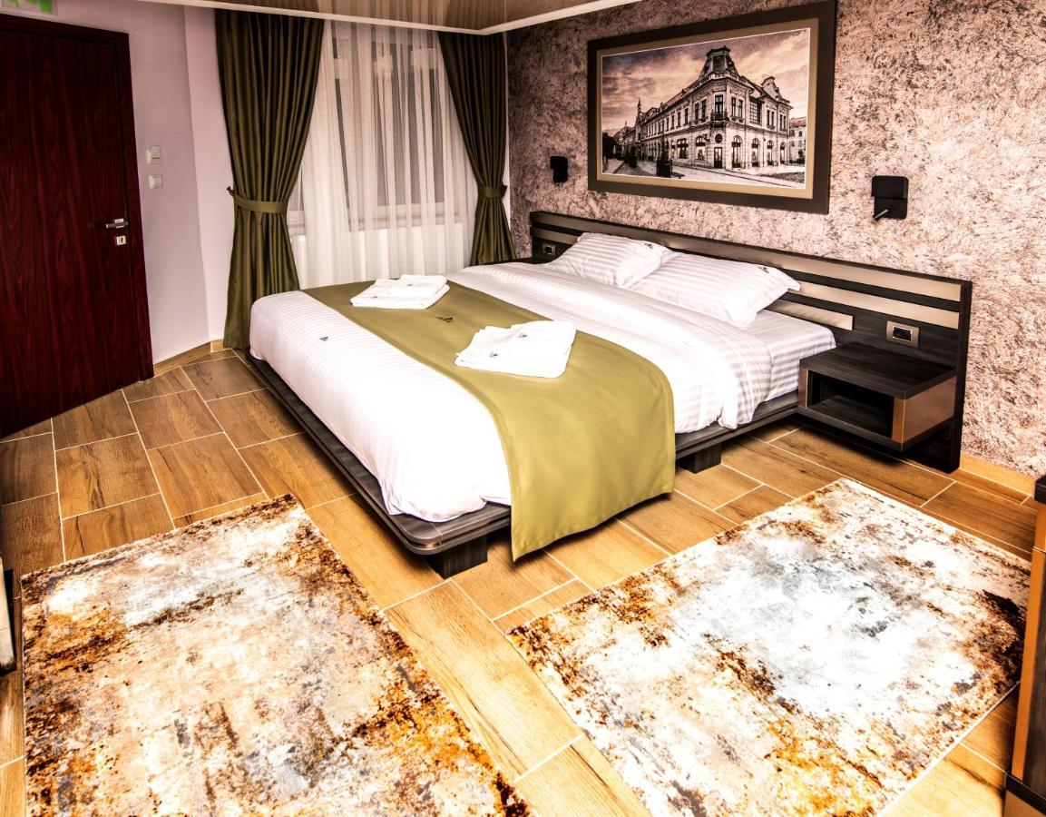 Hotel Novotheos Oradea Luaran gambar