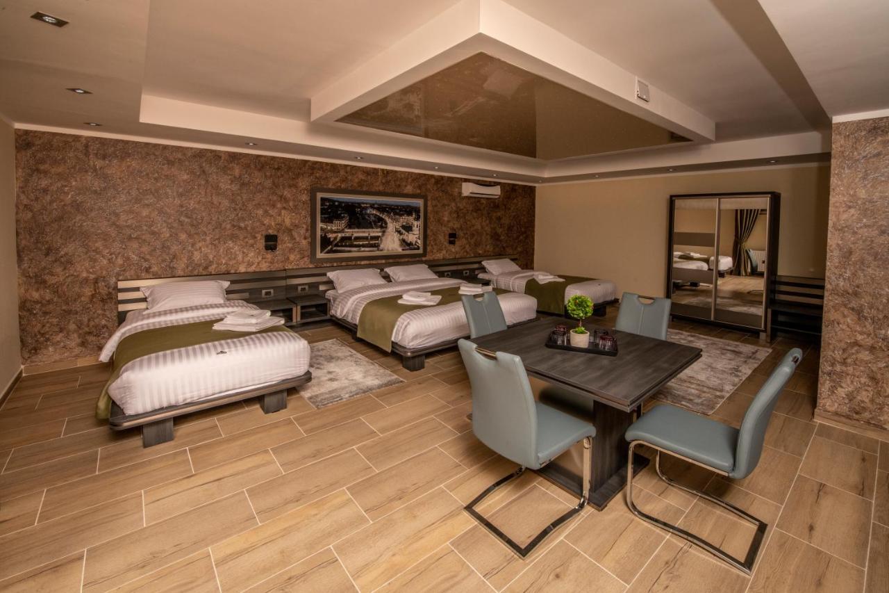 Hotel Novotheos Oradea Luaran gambar