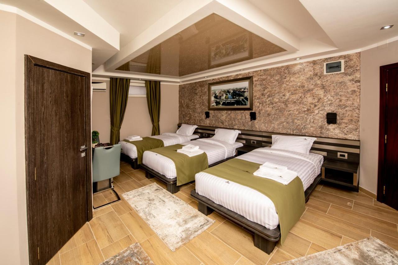 Hotel Novotheos Oradea Luaran gambar
