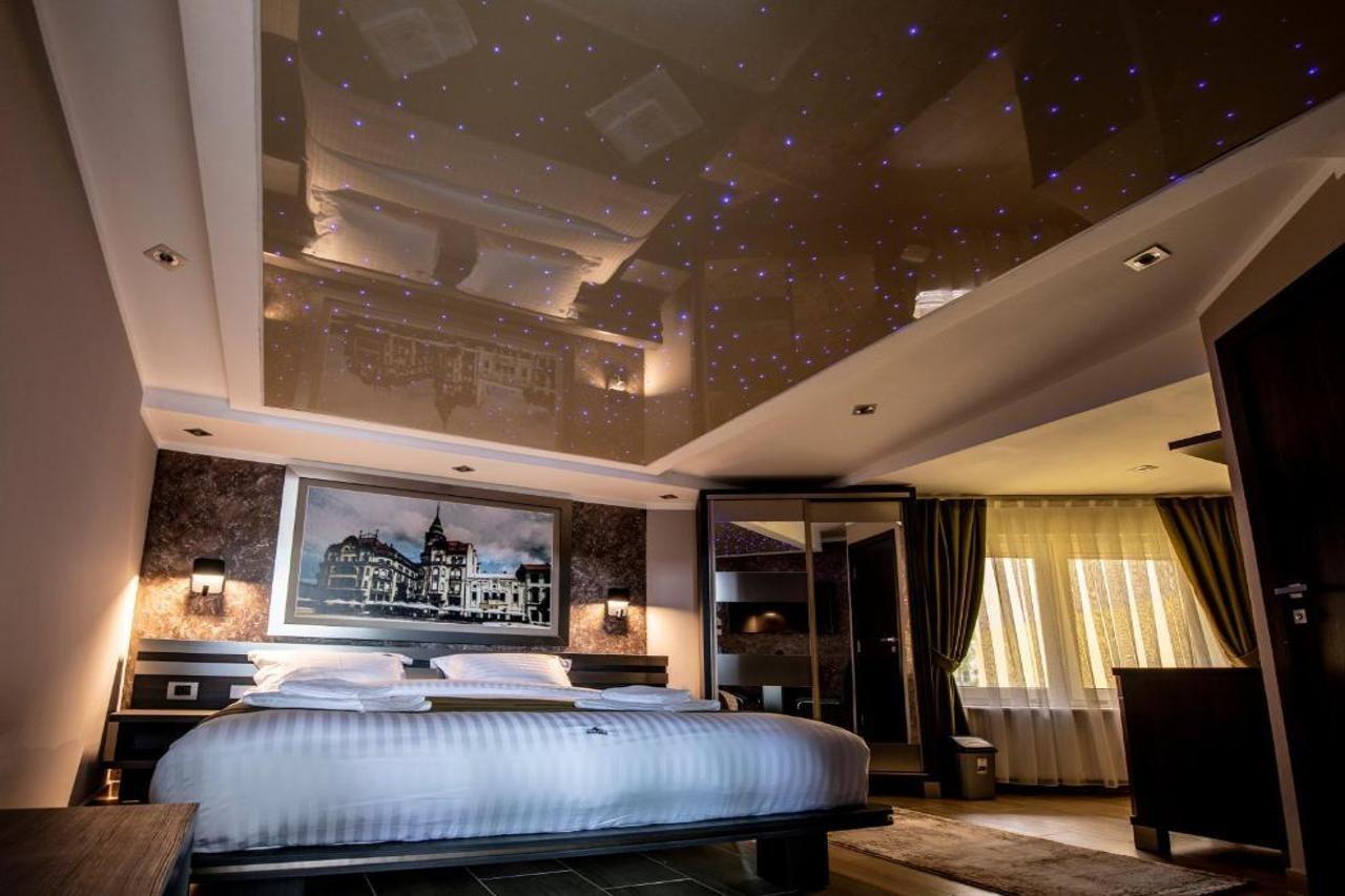 Hotel Novotheos Oradea Luaran gambar