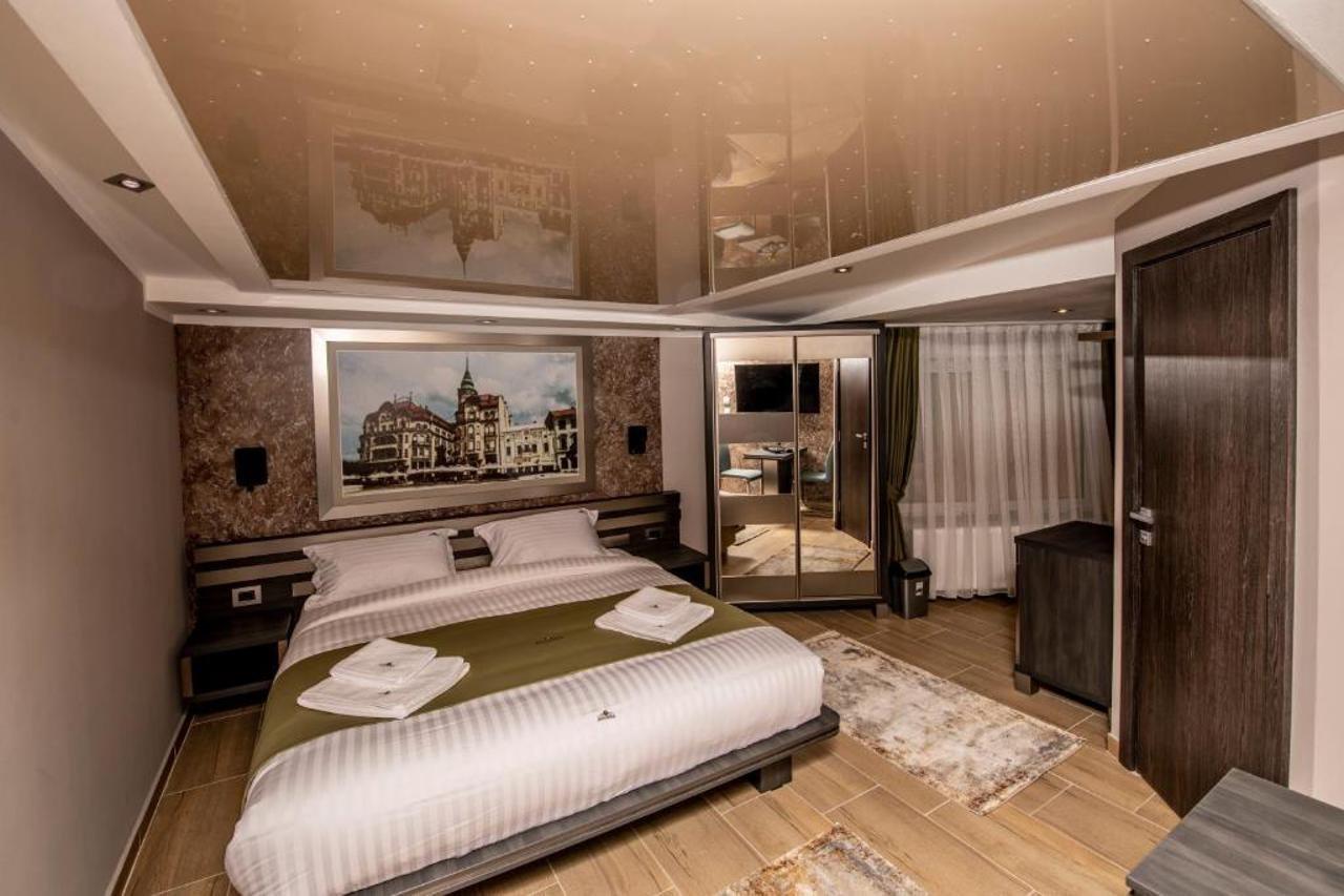 Hotel Novotheos Oradea Luaran gambar