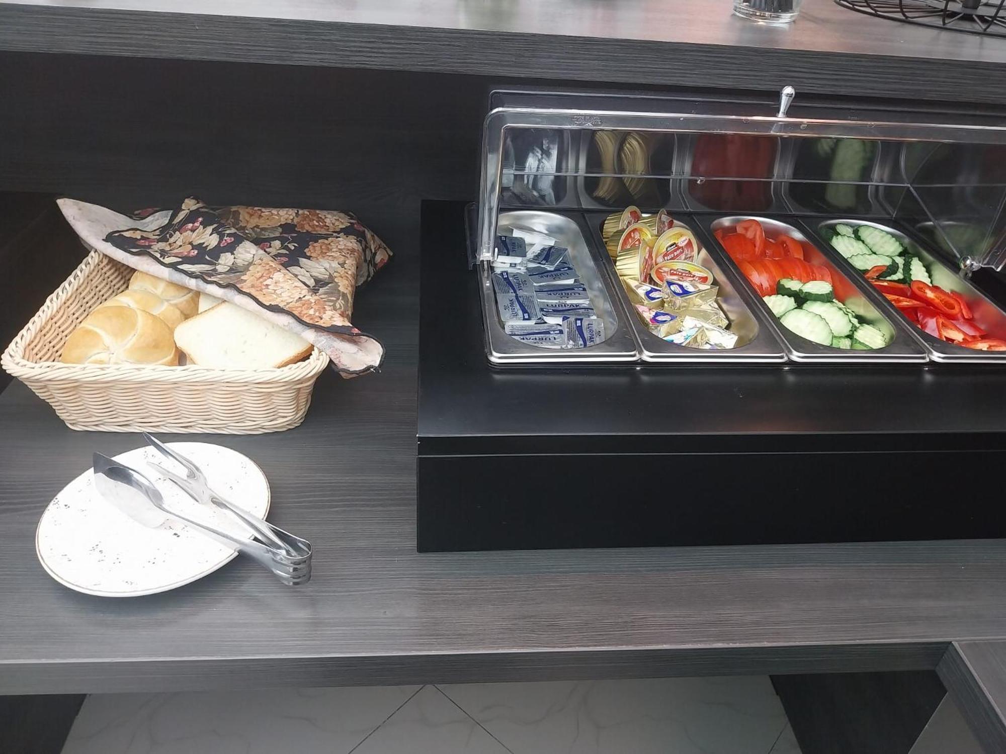 Hotel Novotheos Oradea Luaran gambar