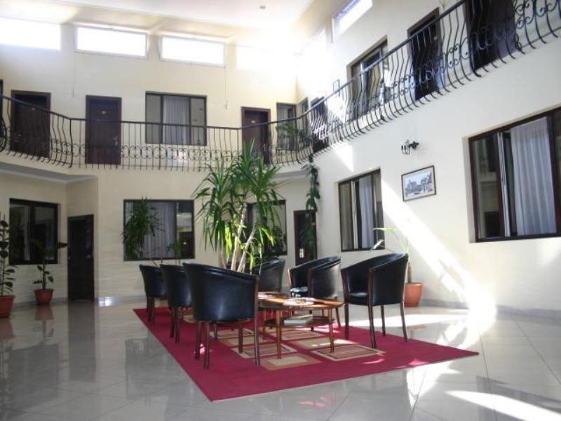 Hotel Novotheos Oradea Luaran gambar