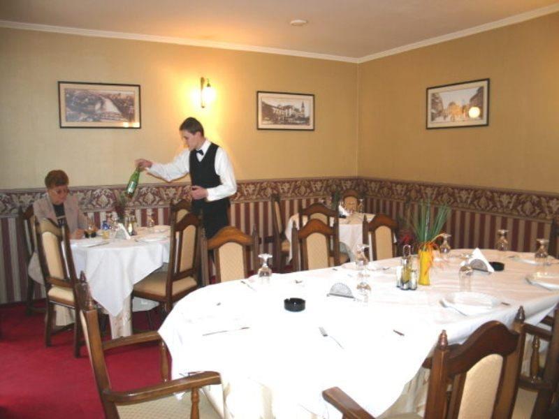 Hotel Novotheos Oradea Luaran gambar